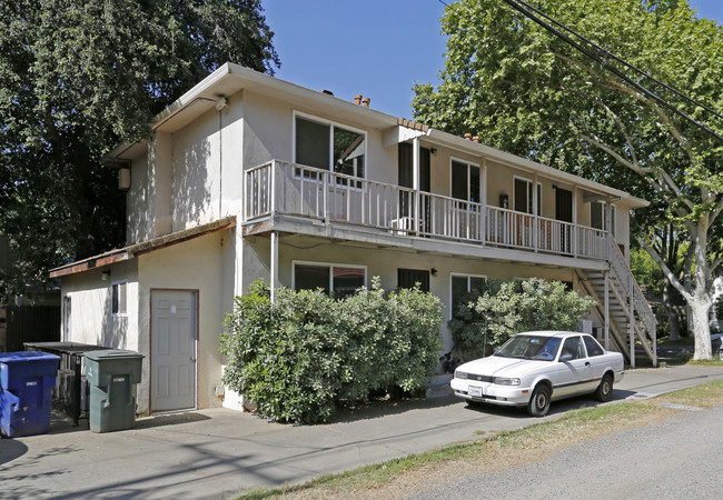 417 26th St in Sacramento, CA - Building Photo - Building Photo