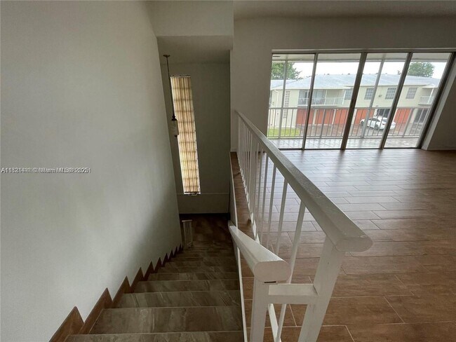 5880 NW 57th Ave in Tamarac, FL - Building Photo - Building Photo