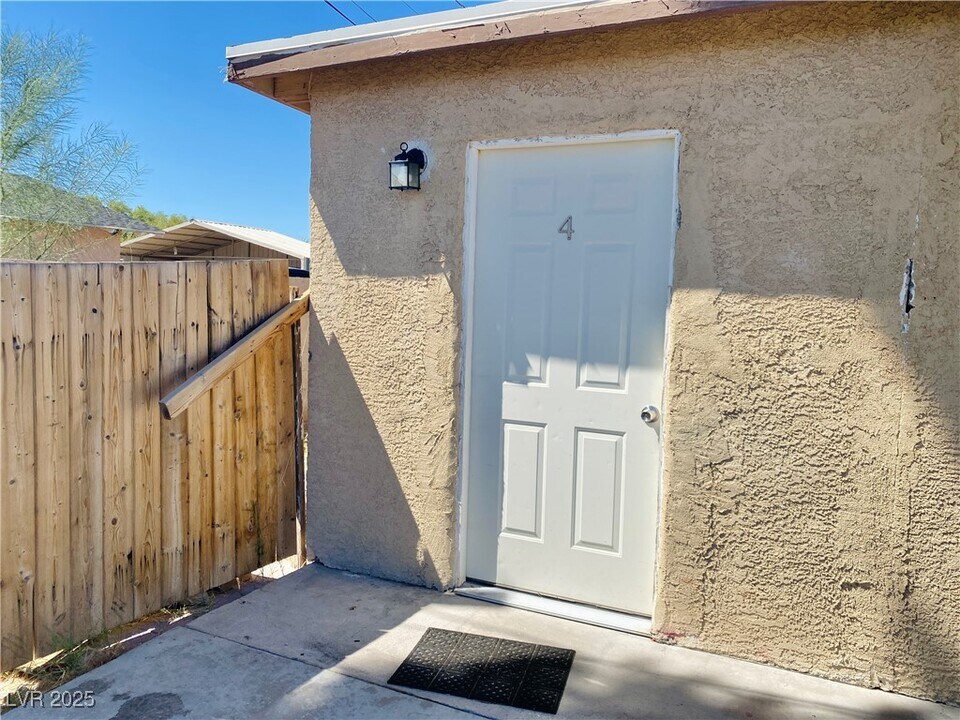 1871 Shadow Mountain Pl in Las Vegas, NV - Building Photo