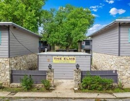137 Elm St in Lockhart, TX - Building Photo