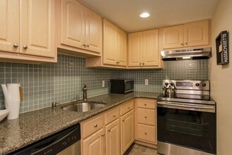378 Riverway, Unit 1## in Boston, MA - Building Photo - Building Photo