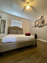 2115 N Raymond Ave, Unit 2109 Raymond in Altadena, CA - Building Photo - Building Photo