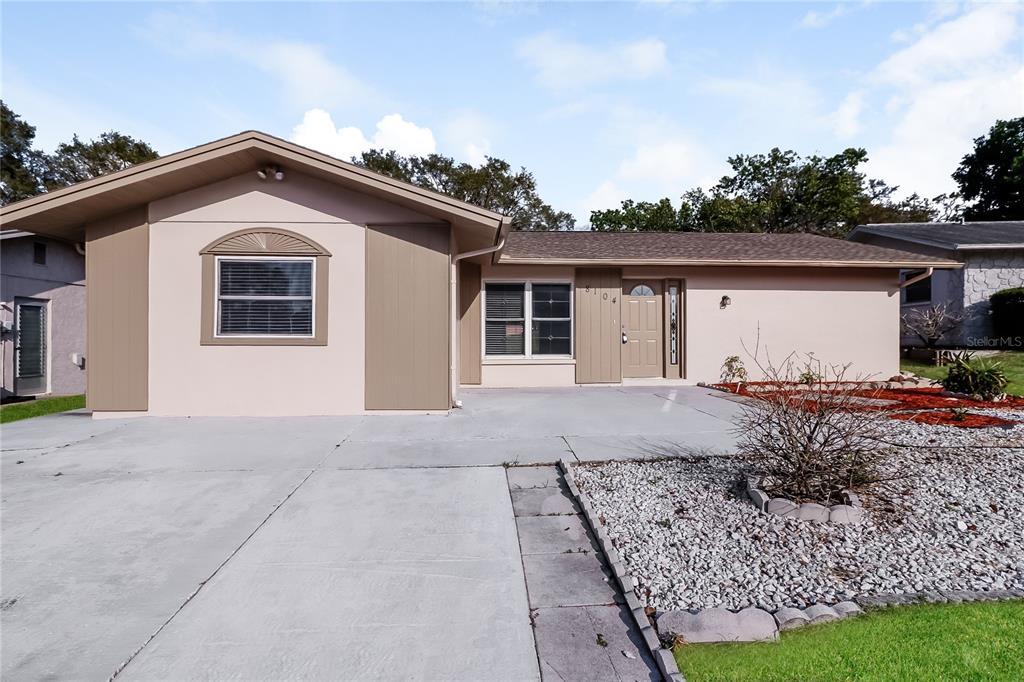 8104 Juarez Dr in Port Richey, FL - Building Photo