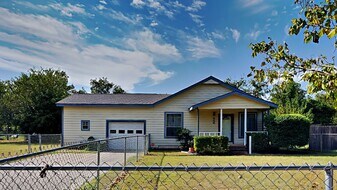 446 N Forest St in Jenks, OK - Building Photo