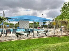 13219 Marrero Dr. in Austin, TX - Foto de edificio - Building Photo