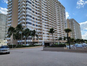 1980 S Ocean Dr in Hallandale Beach, FL - Building Photo - Building Photo