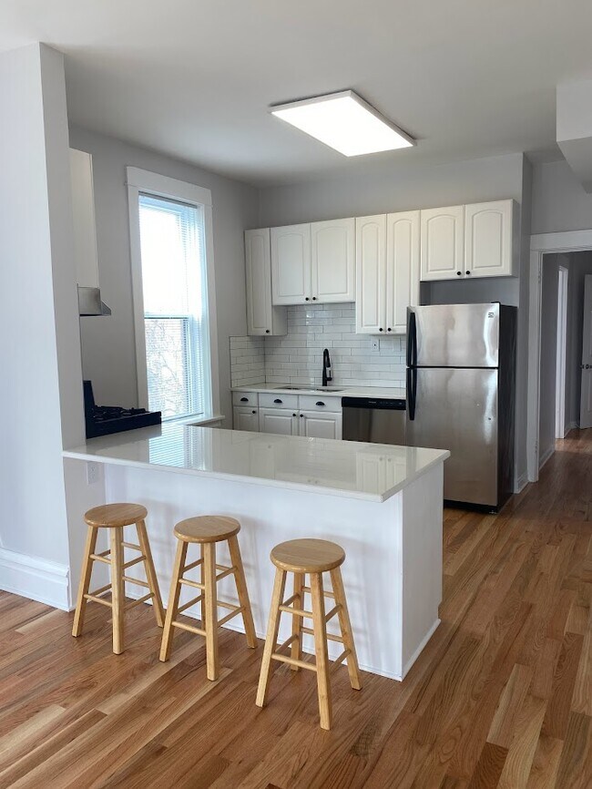 4200 N Damen Ave, Unit 3
