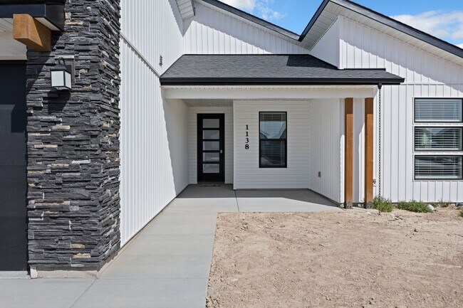 1138 Crestview Dr in Twin Falls, ID - Building Photo - Building Photo