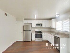 7147 Fenway Ave in Las Vegas, NV - Building Photo - Building Photo
