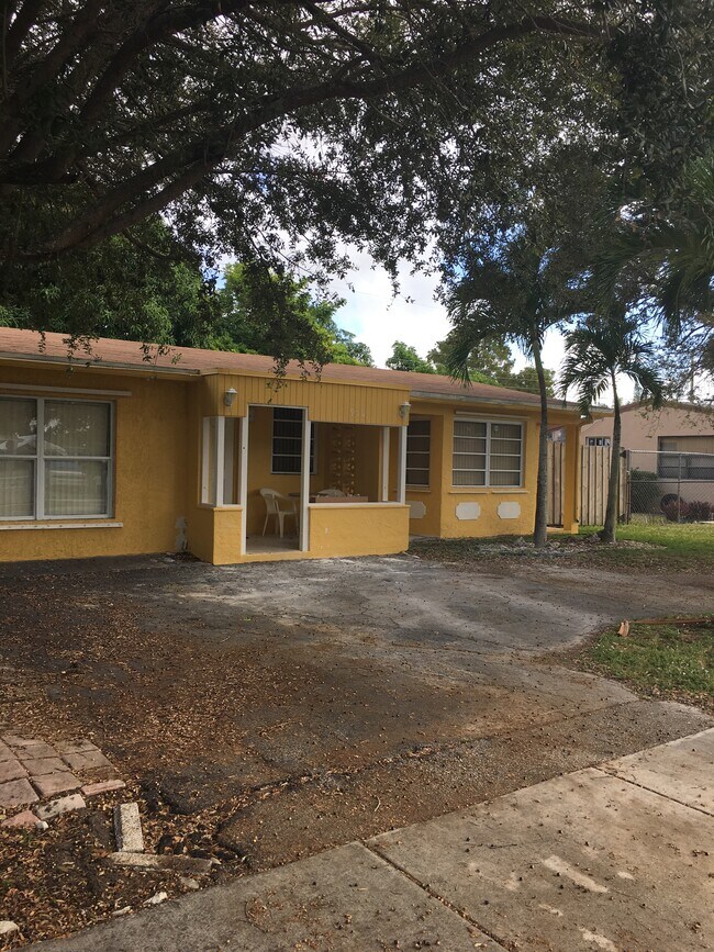 911 Northwest 34th Terrace Rentals in Fort Lauderdale, FL