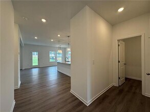 5449 Hargrove Way in Flowery Branch, GA - Foto de edificio - Building Photo