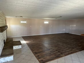 2745 Adamsville Rd in Zanesville, OH - Foto de edificio - Building Photo