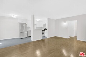 2488 Beachwood Dr in Los Angeles, CA - Building Photo - Building Photo