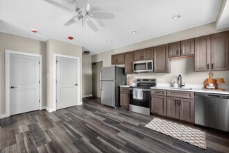 1430 DeKalb Ave in Sycamore, IL - Building Photo - Building Photo