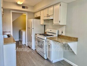 1312 Southport Dr in Austin, TX - Foto de edificio - Building Photo