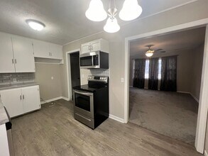 1147 N Poplar St in Wichita, KS - Building Photo - Building Photo