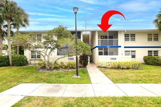 1530 SE Royal Green Cir in Port St. Lucie, FL - Building Photo - Building Photo