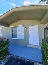 1322 NE 146th St in North Miami, FL - Building Photo - Building Photo