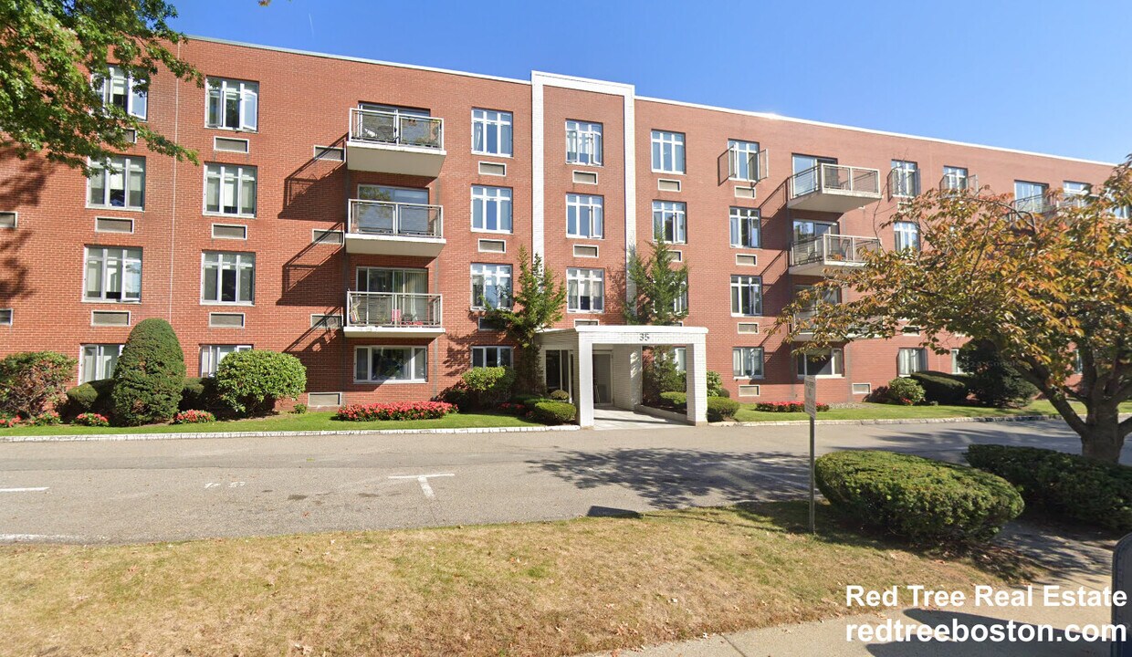 29 Vernon St, Unit 204 in Brookline, MA - Building Photo