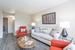 Courtyard Apartments in Clarksville, IN - Building Photo