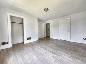 72 Pier St in Bangor, ME - Building Photo - Building Photo