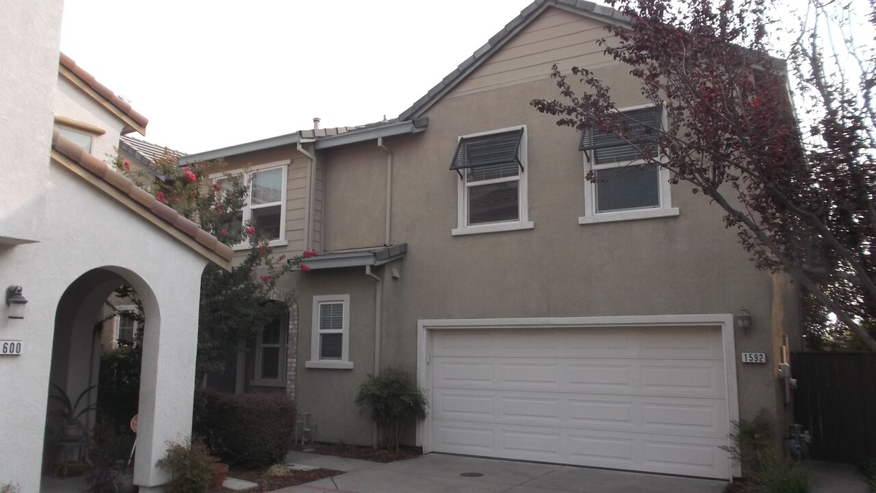 1592 Impressionist Loop in Roseville, CA - Building Photo