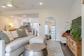 6410 Chimney Creek Cir in Austin, TX - Building Photo - Building Photo