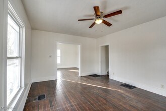 155 W Walnut St in Wadsworth, OH - Building Photo - Building Photo