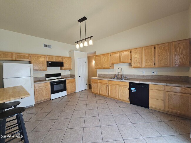 10909 Northview Dr in El Paso, TX - Building Photo - Building Photo