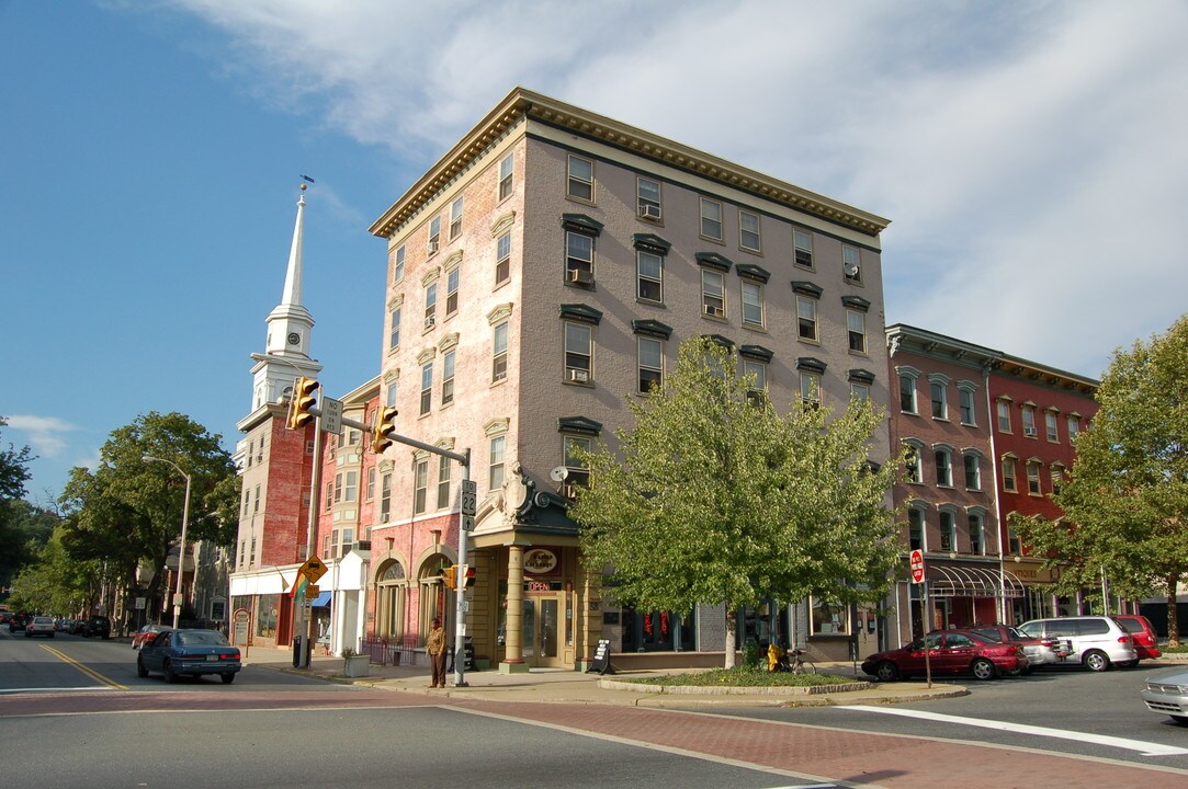 Huntington Apartments in Easton, PA - Building Photo