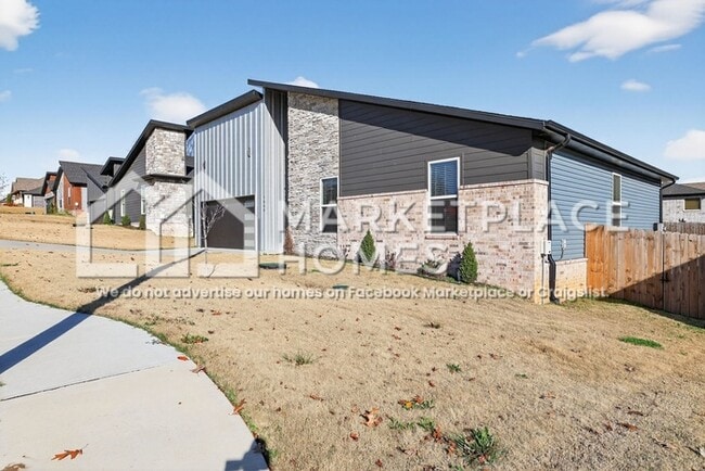 1000 Clayton Rd in Springdale, AR - Building Photo - Building Photo