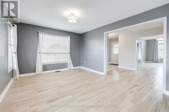 132 Brown Wood Dr in Barrie, ON - Building Photo - Building Photo