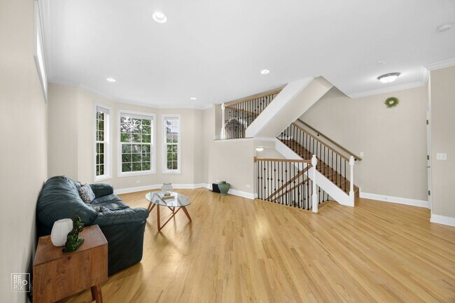 940 Shandrew Dr in Naperville, IL - Building Photo - Building Photo