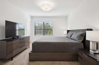 180 SE 5th Ct in Deerfield Beach, FL - Foto de edificio - Building Photo