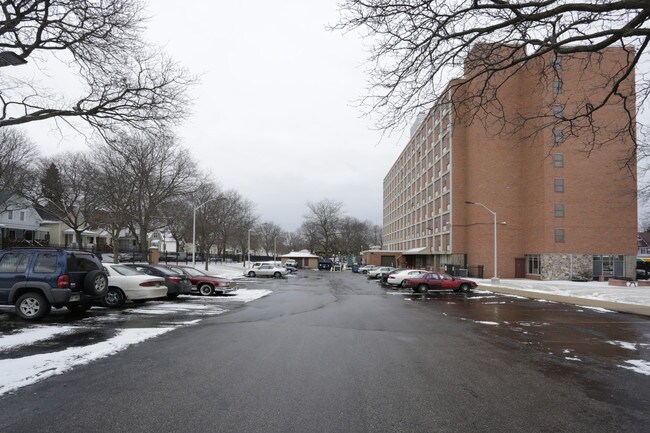 Holton Terrace in Milwaukee, WI - Foto de edificio - Building Photo