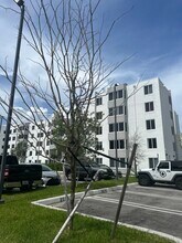 250 Sunny Isles Blvd, Unit 453 in Sunny Isles Beach, FL - Building Photo - Building Photo