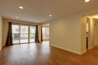 831 126th Pl NE in Bellevue, WA - Building Photo - Building Photo