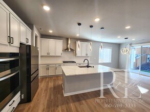 4623 Hibiscus Cir SW in Port Orchard, WA - Building Photo - Building Photo