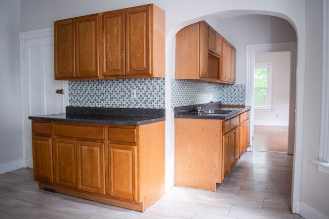 697 Elm St-Unit -2 in New Haven, CT - Building Photo - Building Photo