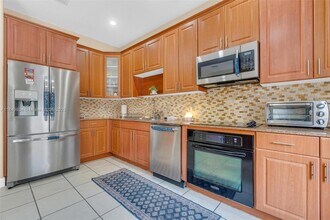 8612 Buckskin Mnr in Davie, FL - Foto de edificio - Building Photo
