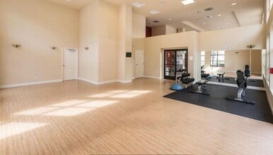 2260 Gellert Blvd, Unit 3 Fl in South San Francisco, CA - Foto de edificio - Building Photo