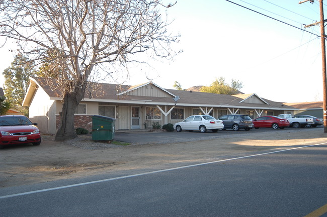 3218-3226 Sierra Ave in Norco, CA - Foto de edificio - Building Photo