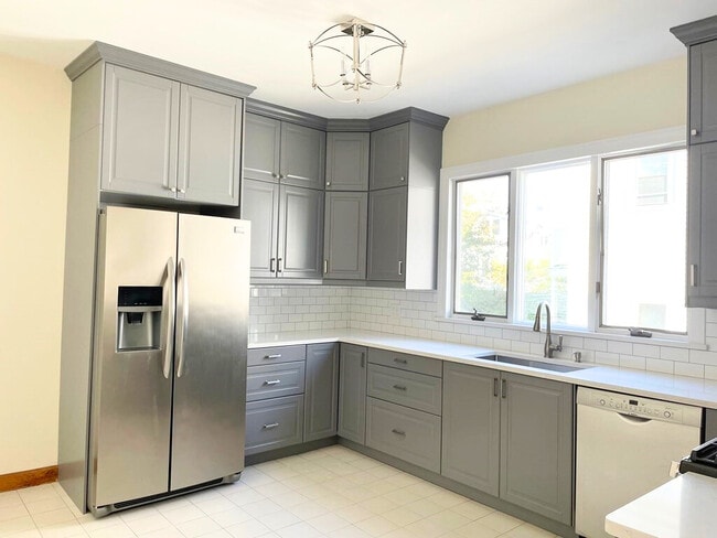 150 Spruce St, Unit 1 in Watertown, MA - Building Photo - Building Photo