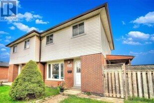 3134 Jessica Ct in Mississauga, ON - Building Photo