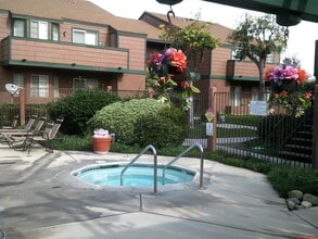 Stonegate in Fontana, CA - Building Photo - Building Photo