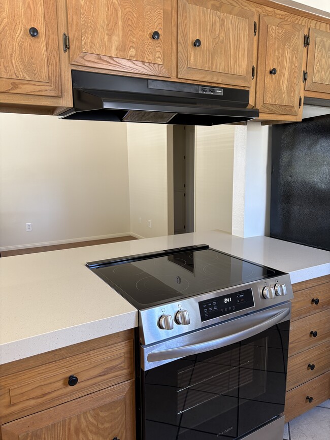 1239 Amethyst St, Unit D in Redondo Beach, CA - Foto de edificio - Building Photo