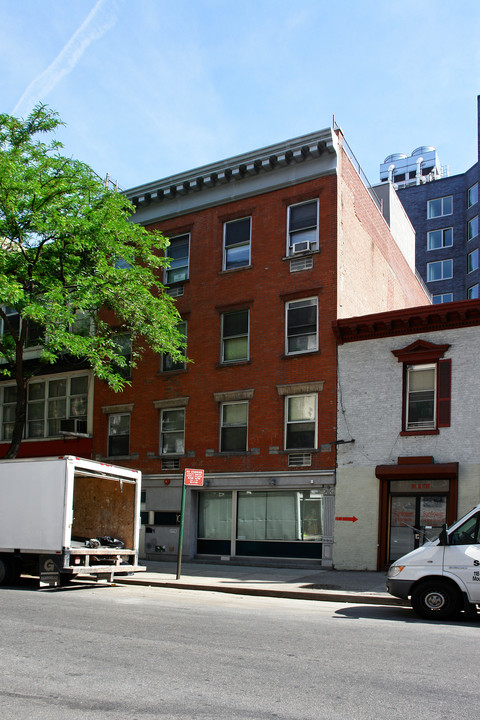 Chelsea Court in New York, NY - Building Photo