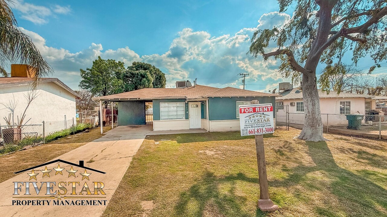 2703 Center St in Bakersfield, CA - Building Photo