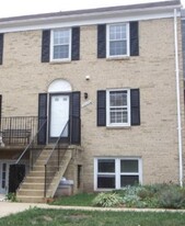 1045 Brixton Ct in Sterling, VA - Building Photo