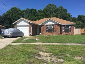 2169 Estate Cir in Navarre, FL - Building Photo